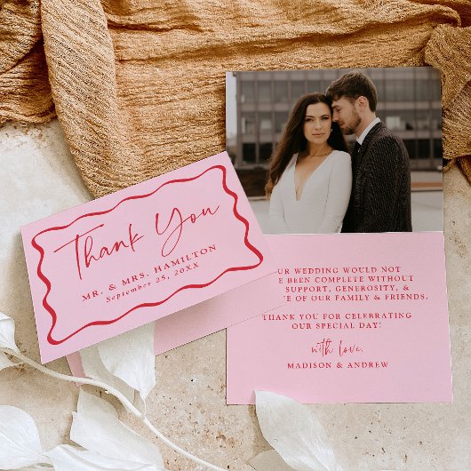 Moderne Rosa- und Rot-Wavy-Frame-Foto-Hochzeit Dankeskarte