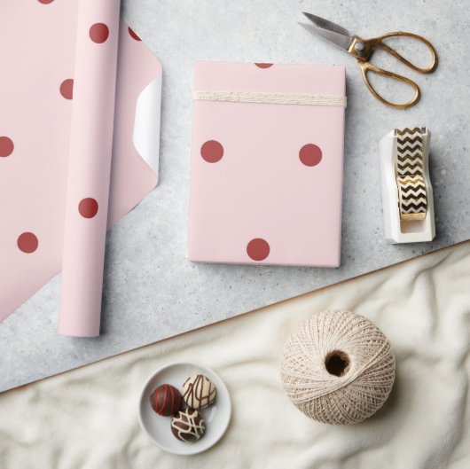 Moderne rosa und rote Punkte-Muster Geschenkpapier (Kunsthandwerk)