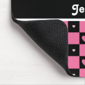Moderne rosa und schwarz karierte Herzen mit Namen Mousepad (Ecke)