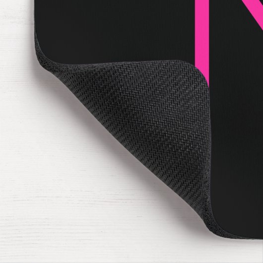 Moderne rosa und schwarze Monogramm Mousepad (Ecke)