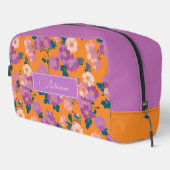 Moderne rosa und violette Blüten auf Orange Waschbeutel (Rechte Ecke)