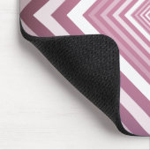 Moderne rosa und weiße Abstufungsquadrate Mousepad (Ecke)
