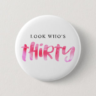 Moderne rosa Wasserfarben-Lettering 30. Geburtstag Button