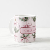 Moderne rosa Weihnachtsbaumkugel personalisierter Kaffeetasse (Vorderseite Links)