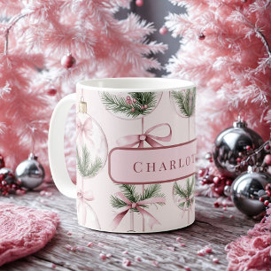 Moderne rosa Weihnachtsbaumkugel personalisierter Kaffeetasse