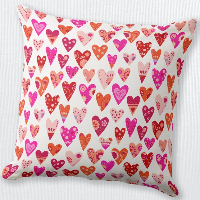 Moderne, rosafarbene Herzmuster Kissen (Scandinavian heart pattern red pink and white throw pillow)
