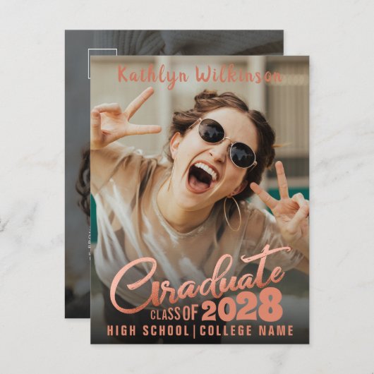 Moderne Rose Gold Elegantes Script 2 Foto Abschlus Ankündigungspostkarte (Vorne/Hinten)