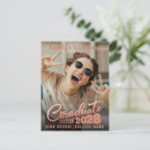 Moderne Rose Gold Elegantes Script 2 Foto Abschlus Ankündigungspostkarte (Stehend Vorderseite)