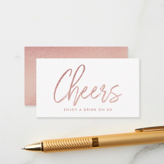 Moderne Rose Gold Foil Script "Cheers" Drink Ticke Begleitkarte (Vorderseite/Rückseite Beispiel)