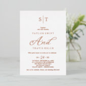 Moderne Rose Gold Foil Script Monogram Wedding Folieneinladung (Stehend vorne)