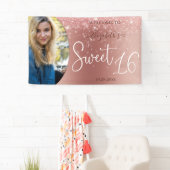Moderne Rose Gold Glitzer Foto Sweet 16 Banner (Insitu)