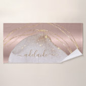 Moderne Rose Gold Glitzer Monogram Chic Script Nam Badehandtuch (Badehandtuch)