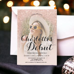 Moderne Rose Gold Glitzer ombre Foto 18. Debüt Einladung<br><div class="desc">Moderne,  hübsche Imitate Rose Gold Glitzer Dusche ombre mit pastellrot Rosa Farbe Block Debut 18. Geburtstagsfeier Einladung mit Ihrem maßgeschneiderten Foto mit der Rose gold ombre Muster verblassen auf einem rosa Hintergrund. Perfekt für eine Prinzessin Debüt</div>