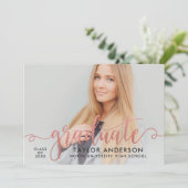 Moderne Rose Gold Script Graduate Foto Abschluss Einladung (Stehend Vorderseite)