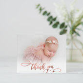 Moderne Rose Gold Script Neues Baby Foto Vielen Da Postkarte (Stehend Vorderseite)