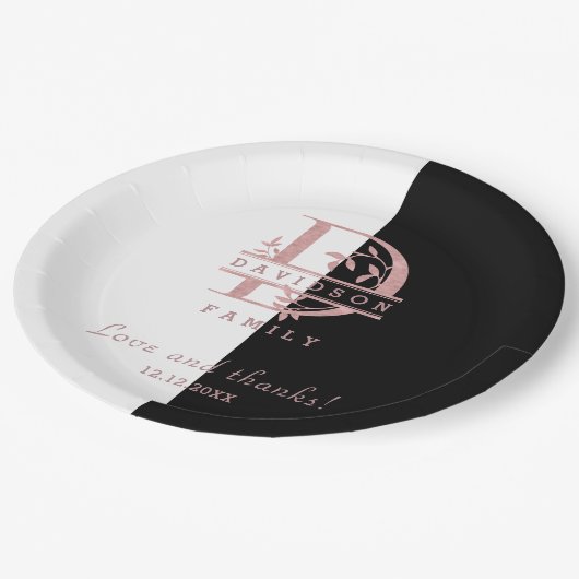 Moderne Rose Gold Split Custom Monogram A, B, C, D Pappteller (Schrägansicht)