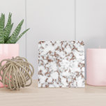 Moderne Rose Goldgrauweißer Marmor Fliese<br><div class="desc">Diese Keramik Kachel verfügt über eine moderne Imitat Marmorstruktur in Rose Gold,  Grau und Weiß.</div>