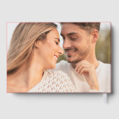 Moderne Rot- und Gold-Wavy-Frame-Foto-Hochzeit Gästebuch (Rückseite)