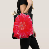 Moderne rote Gerbera-Daisy auf schwarzer Schultert Tasche (Von Nahem)