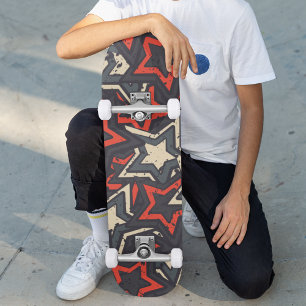 Moderne rote schwarze Sterne Cool Grunge Muster in Skateboard