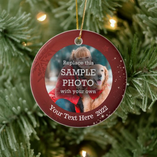 Moderne Rote Snowflake-Stars auf 2 Fotos Keramik Ornament (Baum)