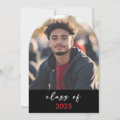 Moderne Rote Typografie Arch Grad Bekanntgabe Einladung (Rückseite)