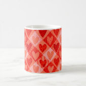 Moderne rote und rosa Patchwork-Herzen Kaffeetasse (Mittel)
