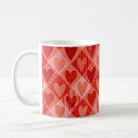 Moderne rote und rosa Patchwork-Herzen Kaffeetasse (Links)