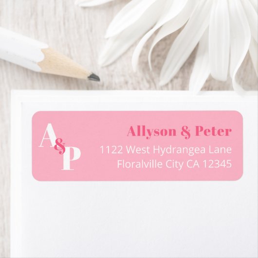 Moderne Rücksendeadresse der Blusen und Fuchsien-T (Insitu)