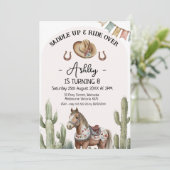 Moderne rustikale Kakteen Satle Up Horse Geburtsta Einladung (Stehend Vorderseite)