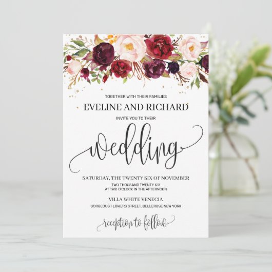 Moderne rustikale Marsala Blumen Hochzeit Einladung (Stehend Vorderseite)