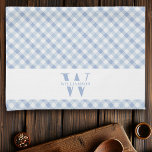 Moderne Rustikale Monogram Blue Gingham Kariert Geschirrtuch<br><div class="desc">Moderne,  rustikale Bauernhaus schicke mit Monogramm Küchenhandtücher mit einem verblassten blauen Gingham karierten Muster,  mit einer weißen Band,  die Ihren eigenen Familiennamen und Monogramm tragen.</div>