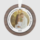 Moderne rustikale Paare Erste Weihnachten Verlobt Ornament (Vorderseite)