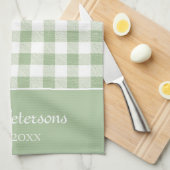 Moderne Rustikale Sage White Gingham Familienname Geschirrtuch (Viertel Falte)