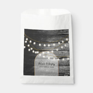 Moderne Rustikale Schwarz-Holz Gold Lights Arch We Geschenktütchen