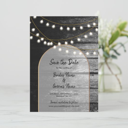 Moderne Rustikale Schwarz-Holz Gold Lights Arch We Save The Date (Stehend Vorderseite)