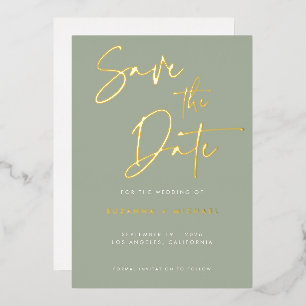 Moderne Sage Gold Kalligrafie Schrift Hochzeit Folieneinladung