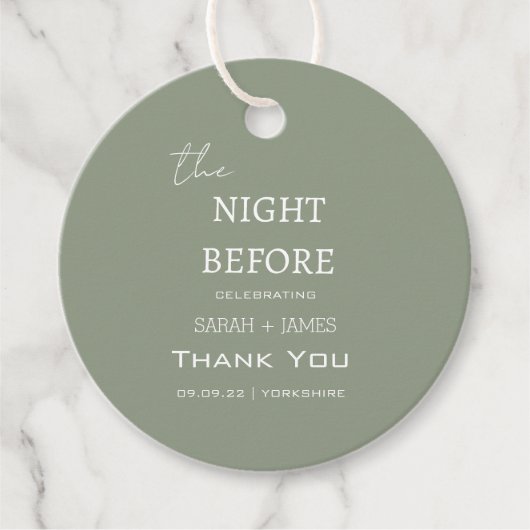 Moderne Sage Green die Nacht vor der Hochzeit Geschenkanhänger (Vorderseite)