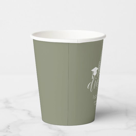 Moderne Sage Green Elegante Schriftartes Grad Part Pappbecher (Rechts)