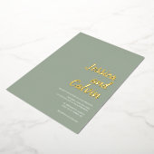 Moderne Sage Green Gold Text Hochzeit Einladung (Gedreht)