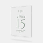 Moderne Sage Green Monogram Wedding Tischnummer Acrylschild (Winkel)
