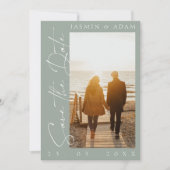 Moderne Sage Green Script Foto Hochzeit Save The Date (Vorderseite)