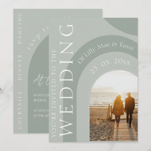 Moderne Salbeigrüne Bogen-Foto-Hochzeit Einladung