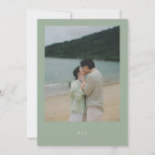 Moderne Salbeigrüne Einfache Hochzeit Save The Date (Rückseite)