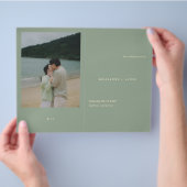 Moderne Salbeigrüne einfache Hochzeitsprogramm (Hand)