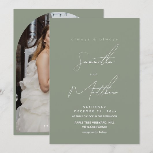 Moderne Salbeigrüne Foto-Hochzeit Einladung (Vorne/Hinten)