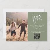 Moderne Salbeigrüne Kalligrafie Foto QR Code Save The Date (Vorderseite)