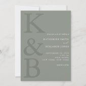 Moderne Salbeigrüne Monogramm-Hochzeit alles in ei Einladung (Vorderseite)