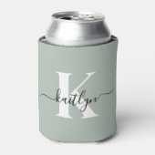 Moderne Salbeigrüne Script-Monogramm Dosenkühler (Kanne Vorderseite)