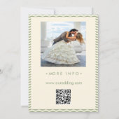 Moderne Salbeigrüne Wellenstreifen-QR-Code-Foto Save The Date (Rückseite)